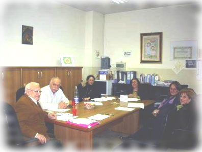da sinistra:                                                                              dott. Cosimo Guido; l'autore del "Globalimo affettivo":Vito De Lillo, dott.Filomena Labriola, prof.ssa Luisa Verdoscia, ins. Celestina Cassano,Liliana Schiavoni, Vincenzo Borracci